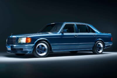 メルセデス・ベンツ「500SEL 5.0 AMG ブルーベリー」（C）Courtesy of RM Sotheby's