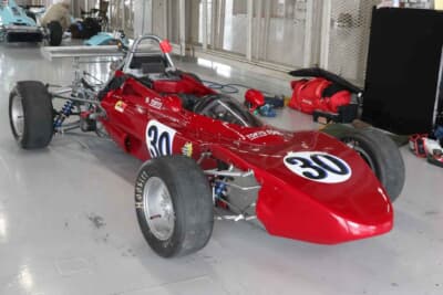 東京技研F-J：ホンダNのエンジンチューニングで知られた東京自動車技研が製作した東京技研F-J。後 にマキやコジマのF1も手がけることになる小野昌朗さんが設計した