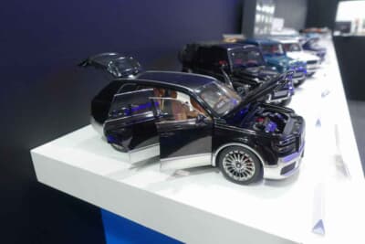 Almostreal製のトヨタ センチュリー SUV