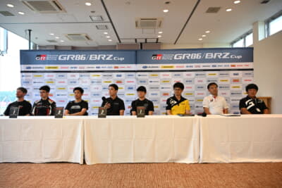 予選終了後に記者会見が行われた