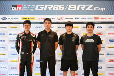 左から、クラブマンシリーズ予選トップのNAQUIB AZLAN選手、プロフェッショナルシリーズ2位の蒲生選手、1位の堤選手、3位の井口選手