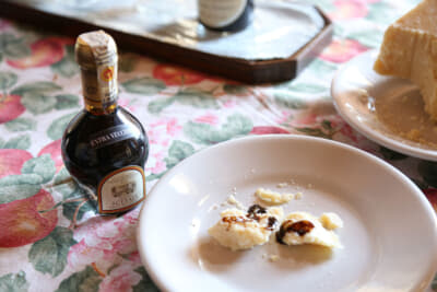 アチェットバルサミコと合わせると、さらに楽しめる（2018年のイタリア取材にて）