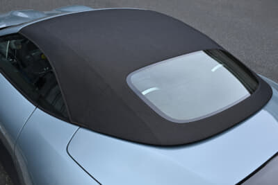 フェラーリ ローマスパイダー：カリフォルニアと違ってソフトトップを採用