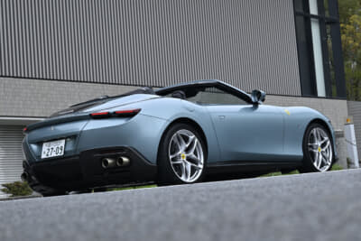 フェラーリ ローマスパイダー：ソフトトップのフロントエンジンの跳ね馬は、実に54年ぶりとなる