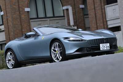 フェラーリ ローマスパイダー：ソフトトップのフロントエンジンの跳ね馬は、実に54年ぶりとなる