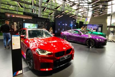BMW WeltのMの展示コーナーにはカラフルなMモデルが並んでいました