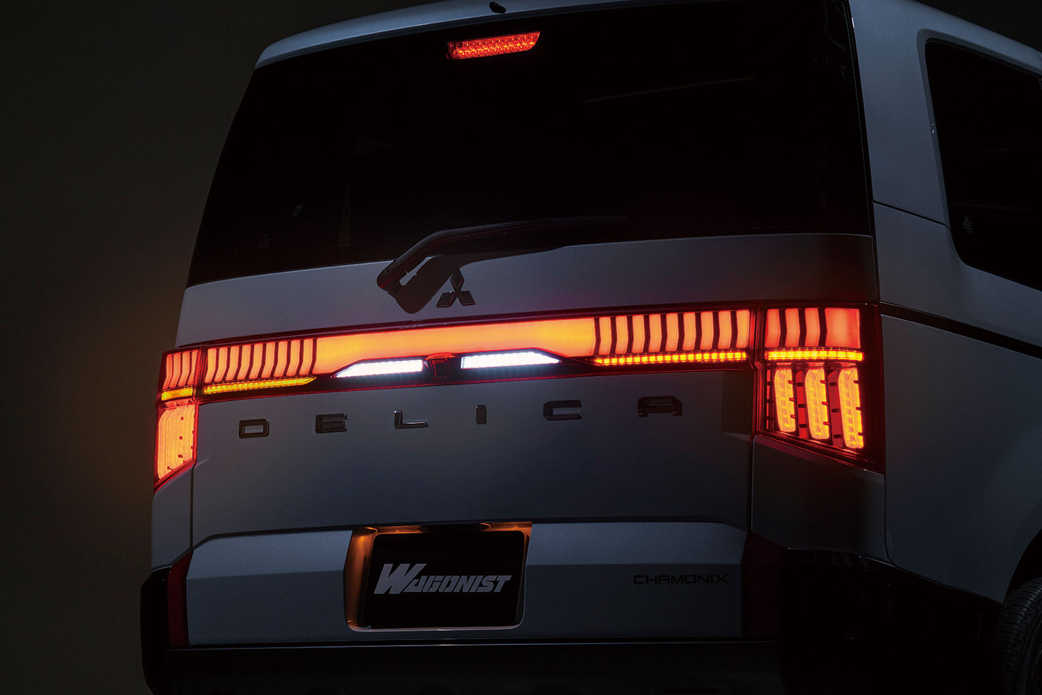 三菱「デリカD:5」用が登場！ヴァレンティ「ジュエルLEDテールランプ