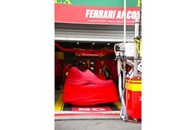 そろそろ閉店ガラガラのフェラーリ