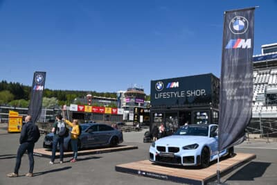 BMWブースとショップ。ディーラーで買うよりもグッズは少し割安