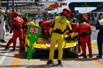 F1程ではありませんが、かなりの大人数でピットストップチャレンジを行います