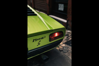 ヴェルデ・スカンダルのボディカラーは1967年のミウラP400で誕生し、現在のモデルにも使われている