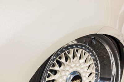 トヨタ GR86：車高調整はロームエア製のエアサスペンションで、フロントは326POWERのアッパーアームを、リアに関してはフルアームを組み込んで、通常よりキャンバー角を大きめに設定