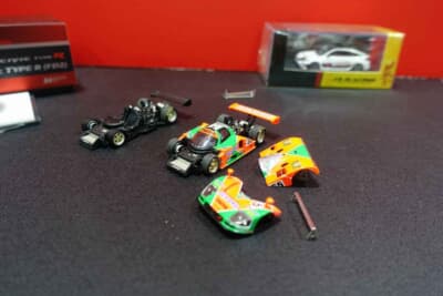 Motorherix製のチャージ マツダ 787B。このようにカウルを開閉できる。これてが1/64サイズで実現しているのだ