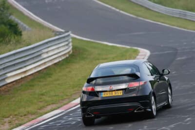 ニュルブルクリンクのオールドコースは、料金を支払うと誰でも走行が可能だ