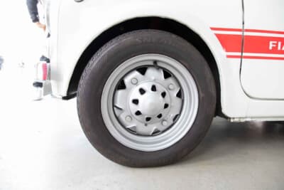 フィアット アバルト595SS：アマドーリ＆カンパニョーロ社が製造するアルミニウム・マグネシウム合金製ホイール