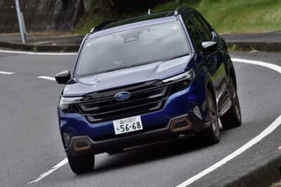 SPORT:1.8L水平対向4気筒ターボエンジンを搭載。ボディの軽さもあって軽快なフットワーク