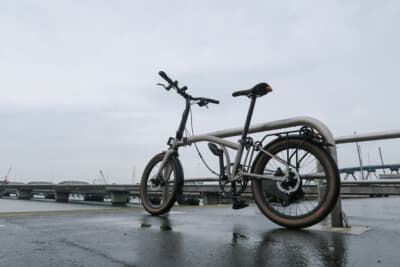 オフロードを意識した20インチの太いタイヤにホイールベースを延長したフレームの「G Line」