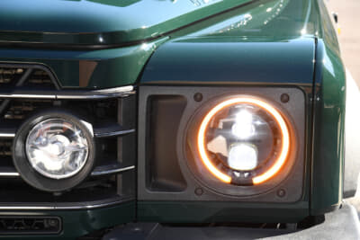 イネオス「グレナディア」：ポジションデイライトの白色部がウィンカー点灯時オレンジ色に変わる