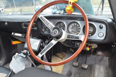 日産 サニークーペ：ステアリングは3本スポーク