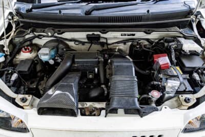 スズキ HA36型 アルトバン:載せ替えたエンジンは最終モデルのいわゆる3型。1~2型と構成パーツに細かい違いがあり、とくに高回転は3型のほうが速いと体感する