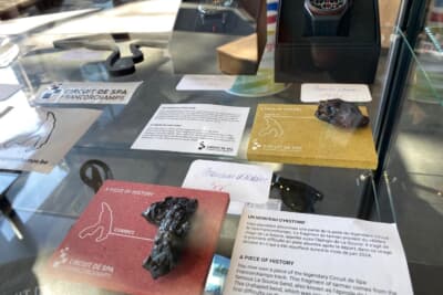 サーキットのオフィシャルショップには各コーナーで取れたタイヤカス? も売っていました