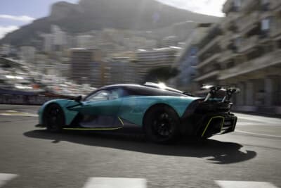 アストンマーティン ヴァルハラ：F1マシン「AMR25」からインスパイアを受けたポディウムグリーンとライムグリーンの特別リバリーを纏う