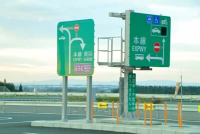 PAやSAは安全のため一方通行となっており、周回しながら駐車スペースが空くのを待つのはNG