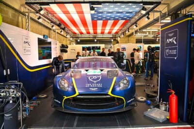 アストンマーティンのピットの中がめっちゃアメリカン