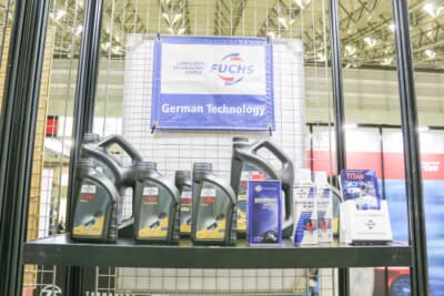 ゲトラグ社と共同開発し、純正品として採用されているTITAN FFL-4などを提案