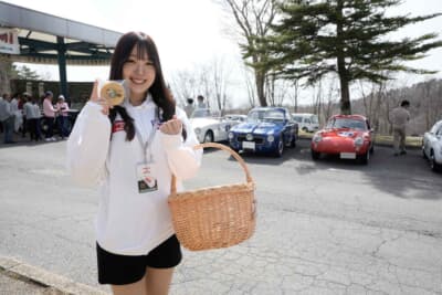 初回開催時より小海町による万全の協力体制により34回目を迎えた“コッパディ小海”拠点となるのは、ガトーキングダム小海ということもあり、運営するシャトレーゼのバームクーヘンが参加車見学者スタッフへと振る舞われた