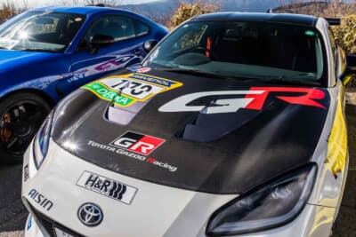 トヨタ GR86：フロントボンネットとトランクはD Speedのカーボン製