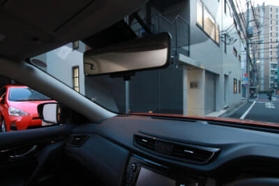 ボディ剛性が高いクルマほど、ピラーが太い