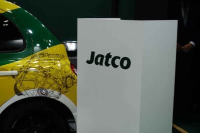 ジヤトコブースには市場投稿予定の商品をたくさん展示していた