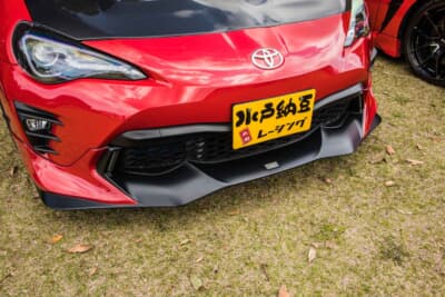 トヨタ 86：装着したTRDのエアロは、フロントスポイラー、サイドスカート、リアスポイラーだけではなく、ホイールアーチに装着するエアロタービュレーターやドア下に取り付けるサイドスタビライジングカバーも
