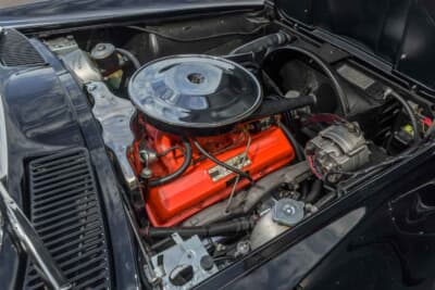 13万7500ドル（邦貨換算約1990万円）で落札されたシボレー「コルベット C2スプリットウインドウ」（C）Courtesy of RM Sotheby's