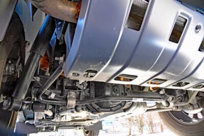 イネオス「グレナディア」：ラダーフレームには、電着塗装、粉体塗装、ホットワックス処理を施し、耐久性に優れた耐腐食性保護を施している