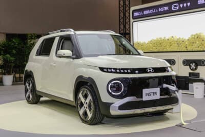 ヒョンデ インスターはコンパクトなボディがゆえに、車重も1300～1400kgに抑えられている