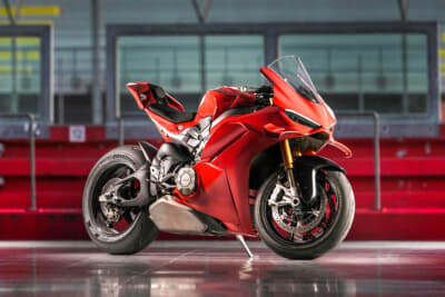 ドゥカティ パニガーレV4は完全に刷新されたシャシー構造に加え、ドゥカティ・ビークル・オブザーバー（DVO）やレースeCBSなどの革新的電子制御システムを搭載する