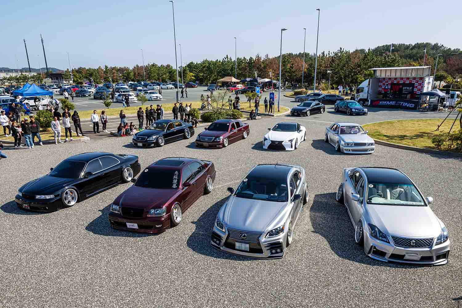 雑誌と読者をつなぐ「VIPSTYLE MEETING 2025」に高級セダンが大