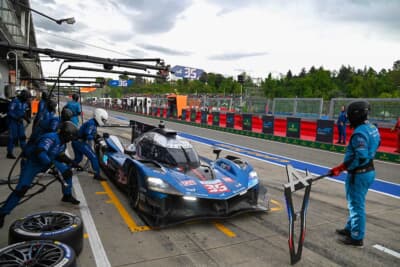 アルピーヌのピットイン風景