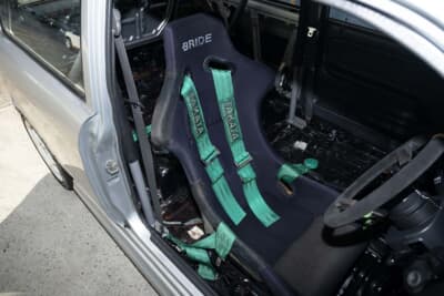 ダイハツ L700型 ミラ:バケットシートはレトロなデザインが気に入り、ブリッドのジータ2を装着しているそうだ