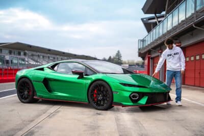 ランボルギーニ テメラリオの最高出力は920psを発揮し、0-100km/h加速はわずか2.7秒、最高速度は343km/hに達する