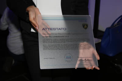 ランボルギーニはDNVという認証機関から世界初の認定を受けた