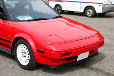 トヨタ 初代 AW11型 MR2：状態の良さが際立つ真っ赤なボディ