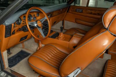 28万625ユーロ（邦貨換算約4620万円）で落札されたアストンマーティン「V8 ヴァンテージ オスカー・インディア」（C）Courtesy of RM Sotheby's