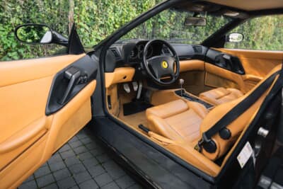 16万6750ユーロ（邦貨換算約2740万円）で落札されたフェラーリ「F355」（C）Courtesy of RM Sotheby's