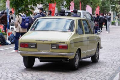 スバルff-1 1300Gスポーツ:コッパディ東京が行われるイタリア街へと現れたのは、スバルの独創的なメカニズムと技術力に興味を持ち、40年前から乗り続けているという辻下さんの1970年式スバル ff-1 1300Gスポーツ