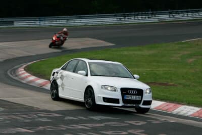 ニュルブルクリンクのオールドコースは、料金を支払うと誰でも走行が可能だ