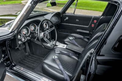 13万7500ドル（邦貨換算約1990万円）で落札されたシボレー「コルベット C2スプリットウインドウ」（C）Courtesy of RM Sotheby's