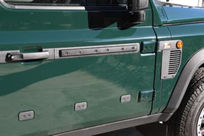 イネオス「グレナディア」：44ドア面のプロテクションも独特でギミック